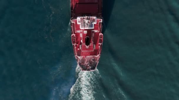 Yük Taşıyıcı Geminin Havadan Aşağı Görüntüsü Yukarıdan Aşağıya Zoom Yap — Stok video