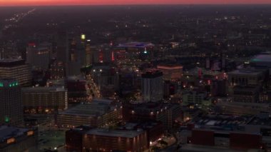 Detroit şehrinin geniş çaplı görüntüsü. Akşamki çekim. Detroit kalp krizi. ABD. 20 Eylül 2023. Yüksek kalite 4k görüntü