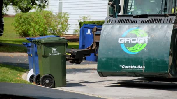 Feche Foto Caminhão Lixo Descarregando Uma Lata Lixo Eua Naperville — Vídeo de Stock