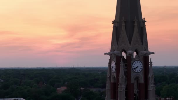Zoom Aérien Élément Vieux Temple Église Catholique Campagne Naperville Soirée — Video