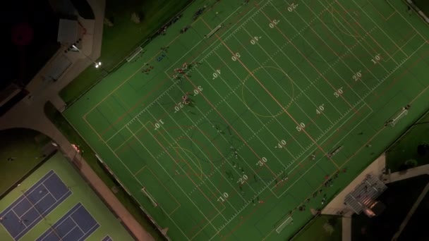 Американские Футбольные Команды Играют Ночам Воздушный Выстрел Высококачественные Кадры — стоковое видео