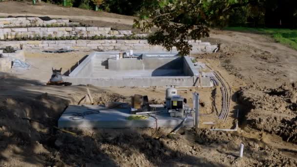 Stavba Výstavba Bazénu Blízkosti Soukromého Domu Střelba Dronu Vysoce Kvalitní — Stock video
