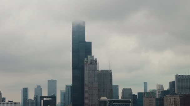 Vista Aérea Del Zoom Chicago Día Niebla Día Nublado Centro — Vídeo de stock