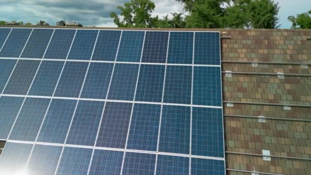 Instalação Painel Solar Casa Rural Privada Tiro Aéreo Imagens Alta — Vídeo de Stock