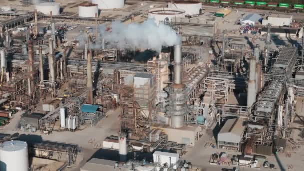 Nagranie Lotnicze Zakładu Petrochemicznego Rafinerii Ropy Naftowej Gazu Szeroki Strzał — Wideo stockowe