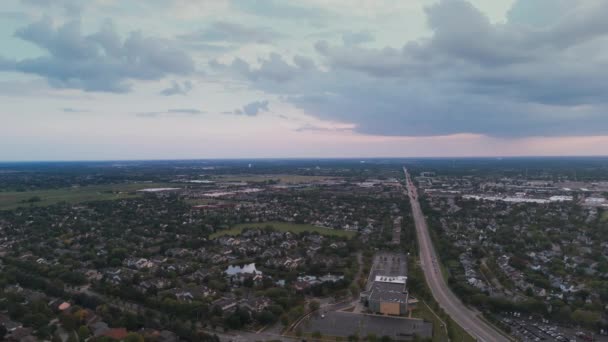 Letecké Záběry Domů Domů Předměstí Západ Slunce Nad Bytovou Výstavbou — Stock video