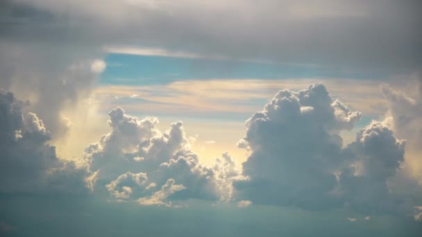 Błękitne Niebo Wielkie Białe Chmury Widok Samolotu Wysokiej Jakości Materiał — Wideo stockowe