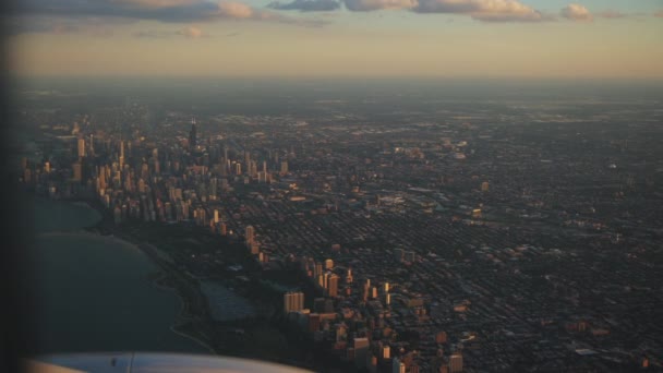 シカゴ オアレ空港に着陸する飛行機からの眺め ワイドショット 高品質の4K映像 — ストック動画