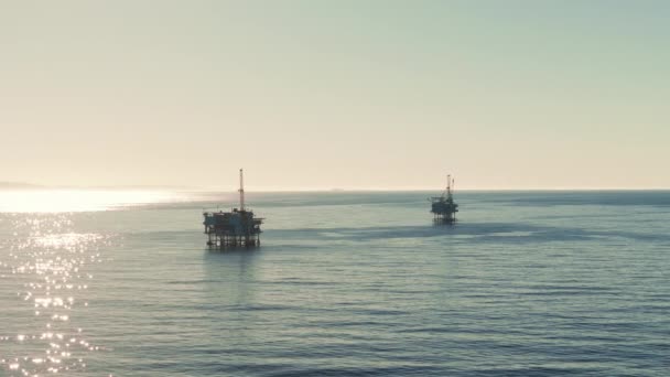Tiro Aéreo Largo Petróleo Gás Oceano Pacífico Plataforma Perfuração Rig — Vídeo de Stock