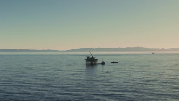 Ένα Μεγάλο Πλάνο Από Γεωτρήσεις Πετρελαίου Στον Ειρηνικό Ωκεανό Στην — Αρχείο Βίντεο