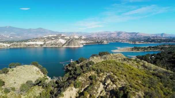 Uitzicht Vanuit Lucht Het Waterreservoir Een Grote Dam Die Californië — Stockvideo