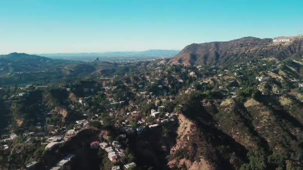 화창한 캘리포니아 앤젤레스 언덕과 고품질 — 비디오