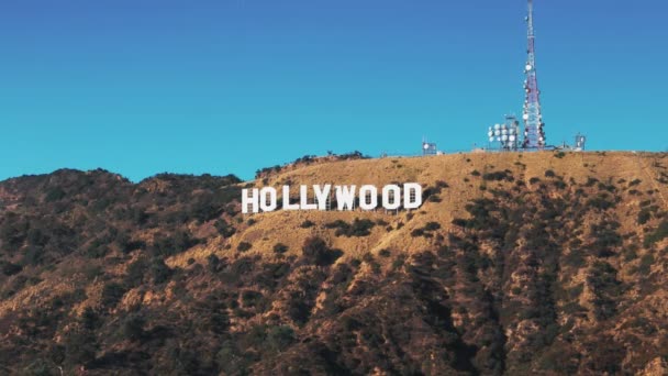 Luftaufnahme Von Rund Hollywood Zeichen Weißen Buchstaben Los Angeles Kalifornien — Stockvideo
