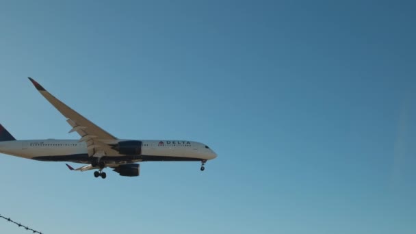 Літак Приземлився Аеропорту Вдень Лос Анджелес Сша Жовтня 2023 Високоякісні — стокове відео