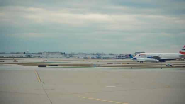 Літаки Приводять Воріт Міжнародного Аеропорту Орд Ohare Чикаго Сша Жовтня — стокове відео