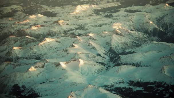 Vista Pórtico Avião Montanhas Nevadas Dia Imagens Alta Qualidade — Vídeo de Stock