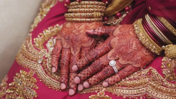 Közelkép Elements Beautiful Öltözött Hagyományos Piros Indiai Hindu Esküvő Kiváló — Stock videók