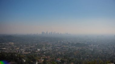 Güneşli bir günde Los Angeles ve Hills, California 'nın panoramik görüntüleri. Yüksek kalite 4k görüntü