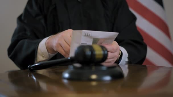 Judge Takes Envelope Money Counts Money Discards High Quality Footage — Stock Video