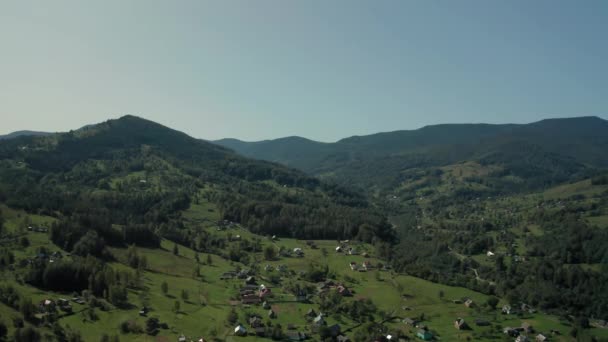 Vista Aérea Las Montañas Los Cárpatos Bosque Verde Imágenes Alta — Vídeos de Stock