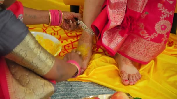 Κοντινό Πλάνο Του Παραδοσιακού Ινδικού Ινδικού Γάμου Υψηλής Ποιότητας Πλάνα — Αρχείο Βίντεο