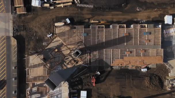 从空中俯瞰正在建造的房屋框架 高质量的4K镜头 — 图库视频影像