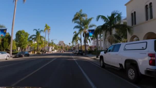 ワイドPovは 日中サンタバーバラ市内のストリートの映像を移動します サンタバーバラ カリフォルニア 2023年10月10日 高品質の4K映像 — ストック動画