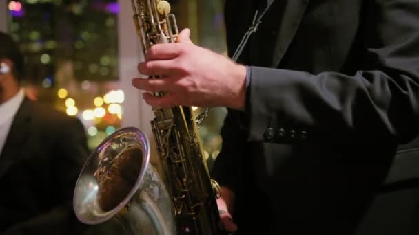 Saxophonist Playing Saxophone Night Event Close High Quality Footage — Stock Video