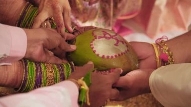 Geleneksel Hint Hindu düğün töreni unsuru. Yakın çekim. Yüksek kalite 4k görüntü