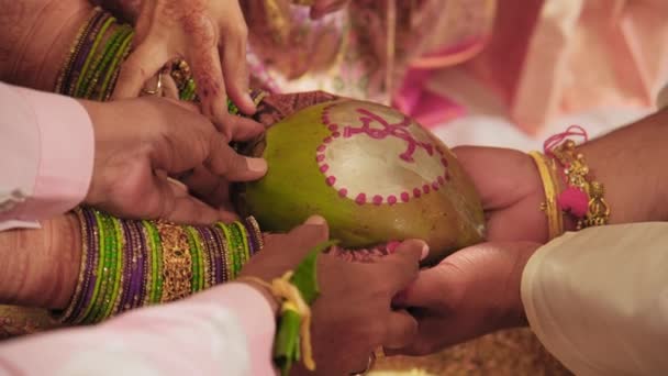 Element Der Traditionellen Hinduistischen Hochzeitszeremonie Indien Nahaufnahme Hochwertiges Filmmaterial — Stockvideo