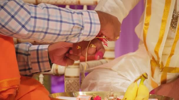 Элемент Традиционной Индуистской Свадебной Церемонии Крупный План Высококачественные Кадры — стоковое видео
