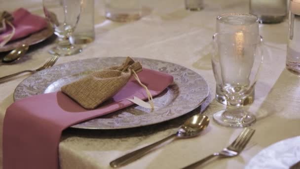Крупним Планом Знімок Елементів Ресторану Наповнений Столами Свічками Елемент Весільної — стокове відео