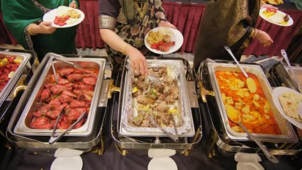 Catering Buffet Eten Restaurant Traditionele Hindi Bruiloft Hoge Kwaliteit Beeldmateriaal — Stockvideo