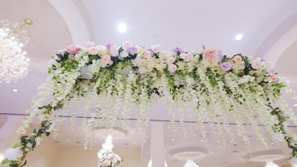Mekan Dolu Düğün Dekorasyonu Kamerayı Çek Yüksek Kalite Görüntü — Stok video