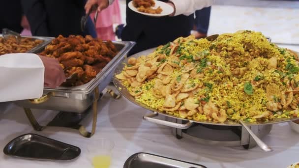 Geleneksel Hint Düğününde Restoranda Açık Büfe Yemeklerinin Yakın Çekim Görüntüsü — Stok video