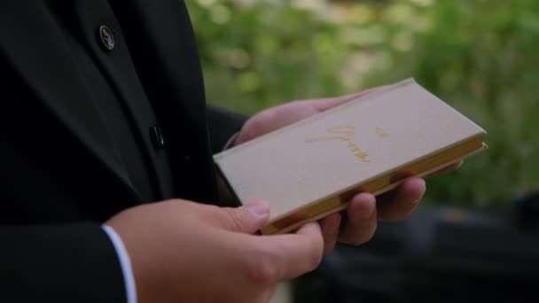 Unrecognizable Groom Opens Vow Book Read His Vows Bride Wedding — Stock Video