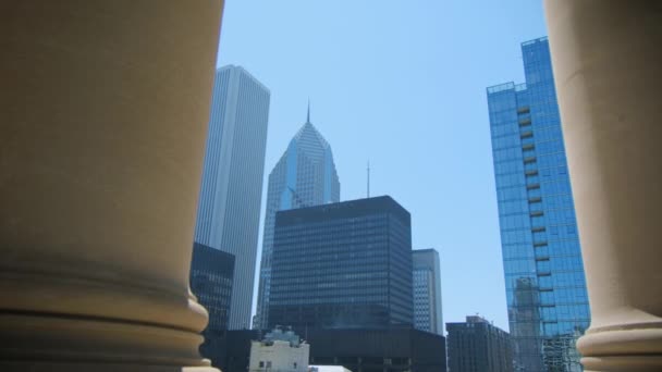 Ein Stadtbild Mit Vielen Hohen Gebäuden Chicago Bewegte Kameraaufnahmen Hochwertiges — Stockvideo