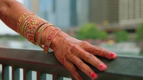 Mujer Vestida Con Ropa Tradicional India Boda Hindú Primer Plano — Vídeos de Stock