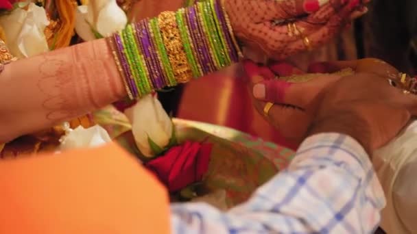 Feche Tiro Elemento Cerimônia Casamento Hindu Tradicional Movimento Lento Imagens — Vídeo de Stock