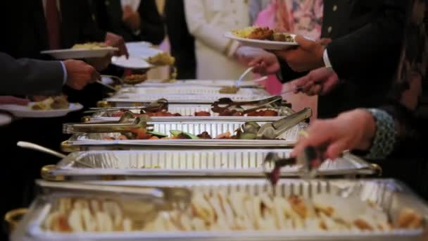 Triangle Buffet Yemek Takımını Aşındırıyor Manzarayı Kapat Yüksek Kalite Görüntü — Stok video