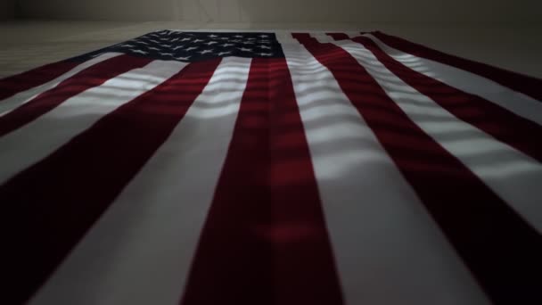 Evdeki Amerikan Bayrağı Yukarıdaki Görüntüye Kadar Açık Yüksek Kalite Görüntü — Stok video