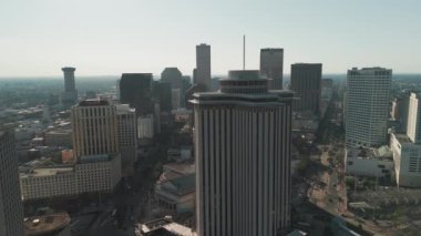 Şehir merkezindeki New Orleans, Louisiana 'nın gökyüzü görüntüsü. Yüksek kalite 4k görüntü