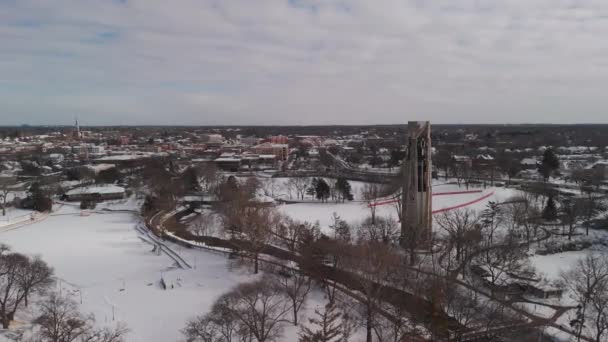 Bredt Syn Drone Luftopptak Naperville Dekket Med Snø Vinteren Amerikansk – stockvideo