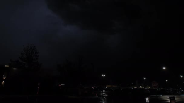 强烈的雷暴街道外停车场的广角镜头 高质量的4K镜头 — 图库视频影像