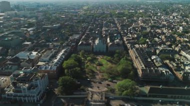 Louisiana, New Orleans şehir merkezinin geniş hava görüntüsü. Yüksek kalite 4k görüntü