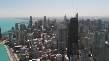 Chicago şehir merkezinin silueti. İHA geniş görüntü. Yüksek kalite 4k görüntü