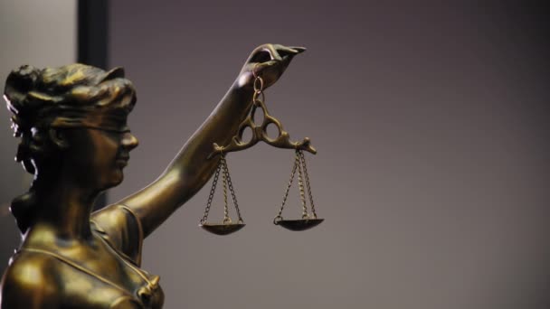 Een Close Van Het Juridische Concept Standbeeld Van Lady Justice — Stockvideo
