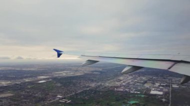 Chicago Uluslararası Havaalanı 'ndan kalkan AirPlane' in geniş bir görüntüsü. - Evet. Yüksek kalite 4k görüntü