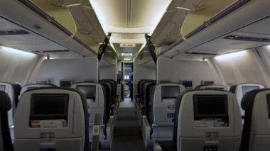 Ticari uçak kabininin içi. Geniş açılı kamera görüntüsü. Yüksek kalite 4k görüntü