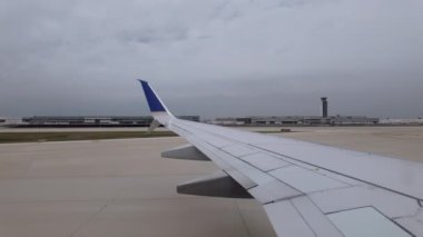 Chicago Havaalanı 'ndaki uçak pistinin geniş bir görüntüsü. - Evet. Yüksek kalite 4k görüntü